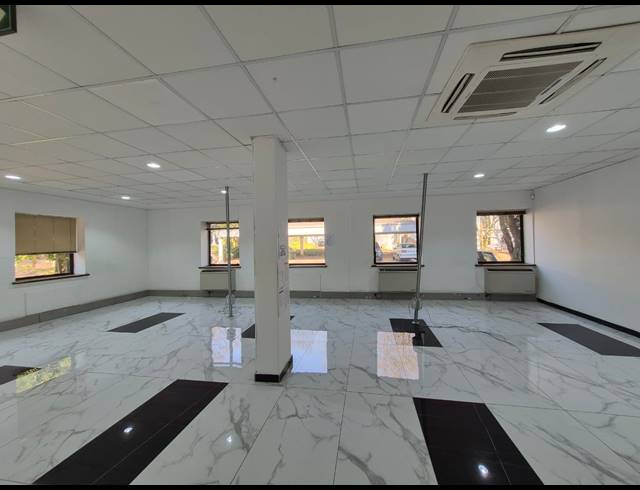 100M² OFFICE TO LET IN HYDE PARK